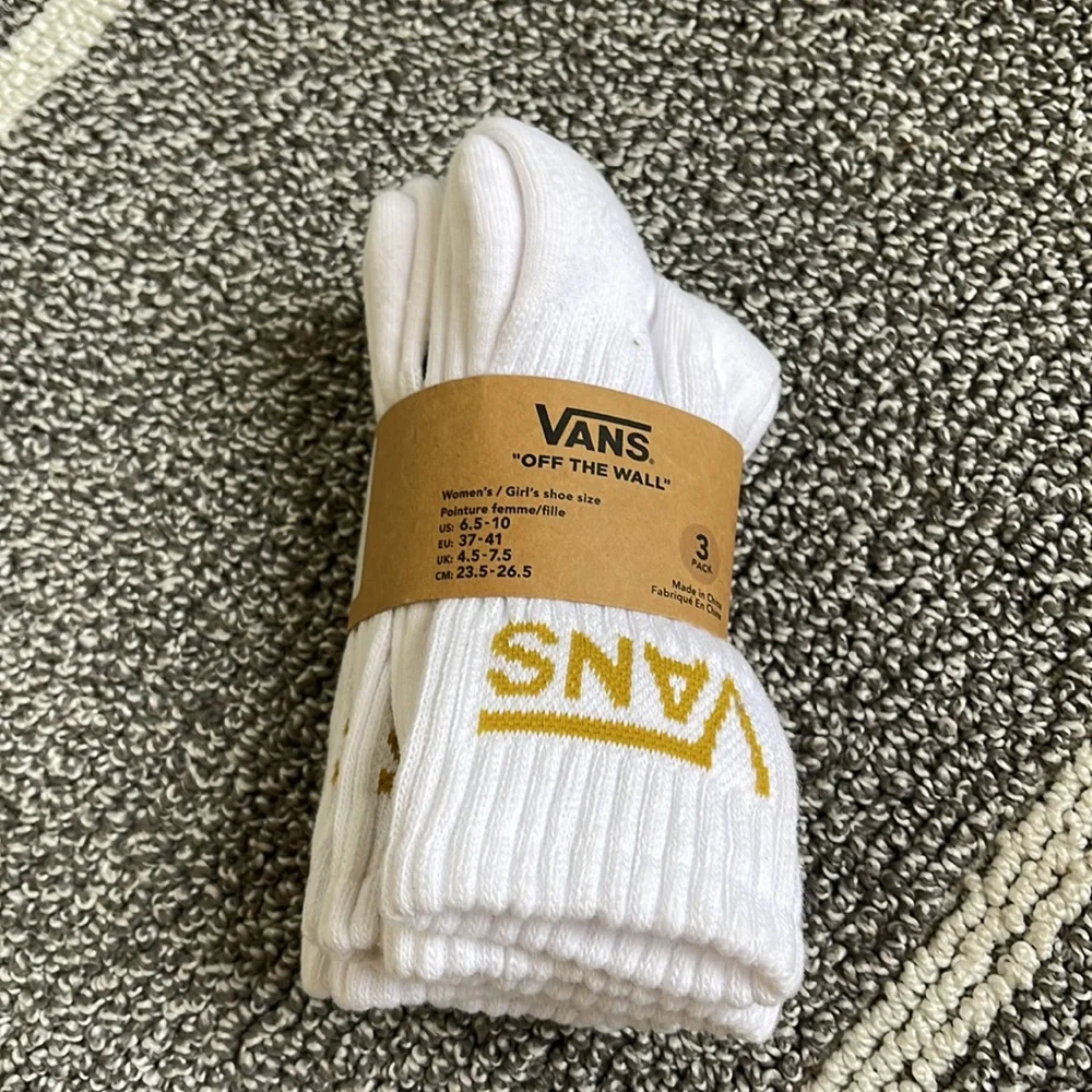 VANS “Off The Wall” Women’s 3 pairs socks set NWT